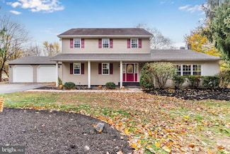 3 Ardmore Dr, Hummelstown, PA 17036