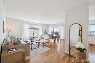 524 6th Ave W Unit 310, Seattle, WA 98119