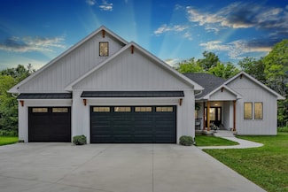 1672 212th St, Waverly, IA 50677