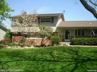 32518 Nestlewood St, Farmington Hills, MI 48334