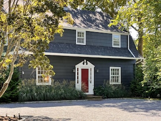 27 Notamiset St, Westhampton Beach, NY 11978