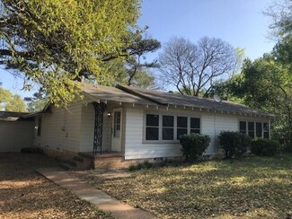 1203 Hays St, Palestine, TX 75801