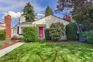 3030 W Viewmont Way W, Seattle, WA 98199