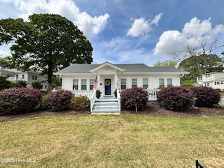 711 College St, Clinton, NC 28328