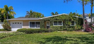 456 Bayview Dr NE, Saint Petersburg, FL 33704