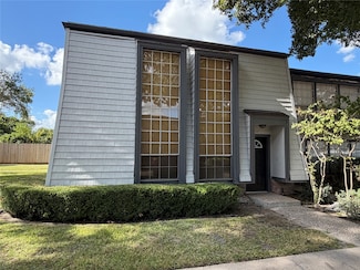 10141 Beekman Place Dr, Houston, TX 77043