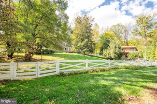 6329 Nicholson St, Falls Church, VA 22044