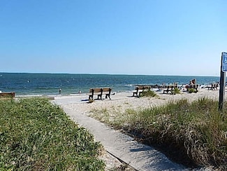 8 Holly Ln, South Yarmouth, MA 02664