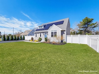 92 Broken Bow Ln, Falmouth, MA 02536