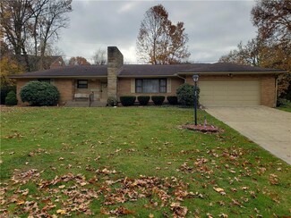 1647 Sleepy Hollow Dr, Coshocton, OH 43812