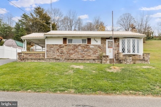 208 Fulton St, Hancock, MD 21750