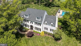 4976 Gloucester Dr, Doylestown, PA 18902