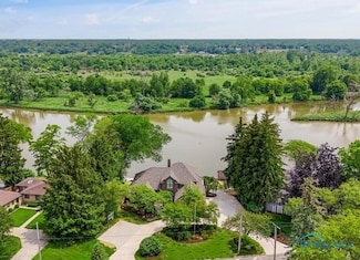 916 River Rd, Maumee, OH 43537