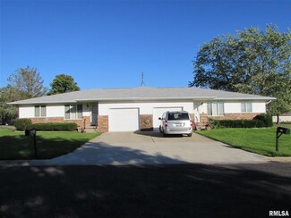 601 Dixie Dr, Metamora, IL 61548