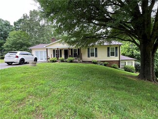 1030 Fiddlers Ln, Walnut Cove, NC 27052