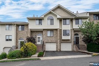 17 Louisburg Square, Verona, NJ 07044
