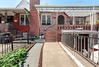 7820 Kneeland Ave, Elmhurst, NY 11373