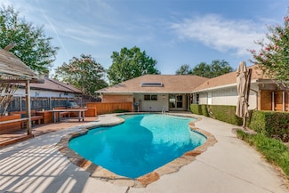 1505 Meadow Glen St, Richardson, TX 75081