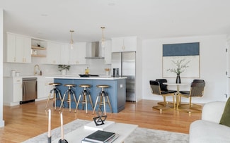 655 Saratoga St Unit 201, Boston, MA 02128