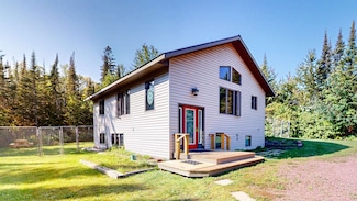535 Humphrey Cir, Grand Marais, MN 55604