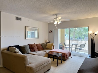 2640 S University Dr Unit 209, Davie, FL 33328