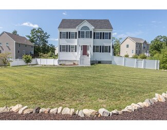 23 Waterford Dr, Sandown, NH 03873
