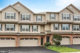 8 Vista Cir, Lemoyne, PA 17043