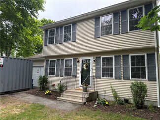 17 Chester Ave, Warwick, RI 02889