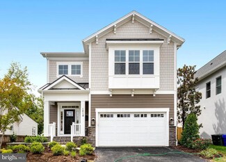 1018 19th St S, Arlington, VA 22202