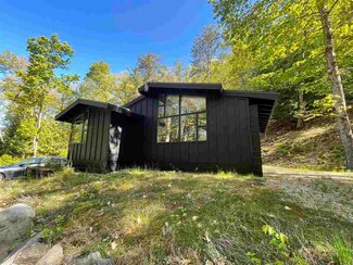 5631 Lower Shore Dr, Harbor Springs, MI 49740