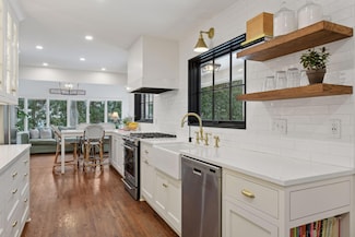 3840 Honeysuckle Rd, Wayzata, MN 55391