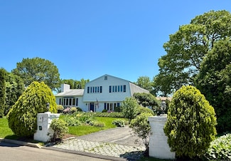 12 Rolling Ln, Norwalk, CT 06851