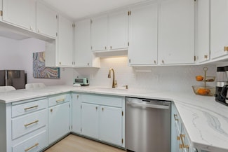 4360 Brookside Ct Unit 201, Edina, MN 55436