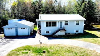 3 Rush Blvd, Millinocket, ME 04462