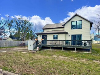 200 Stickney St, Dunkerton, IA 50626