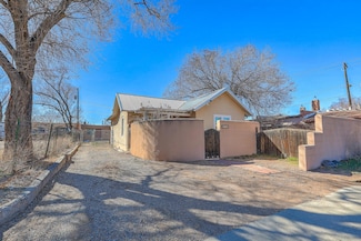 506 Onate Place, Santa Fe, NM 87501