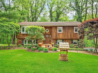 140 Schweizer Ln, Bardonia, NY 10954