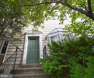 9847 Oakdale Woods Ct, Vienna, VA 22181