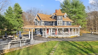 1055 Bridge Pointe Ln, Yorktown Heights, NY 10598