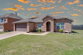 621 Roundrock Ln, Fort Worth, TX 76140