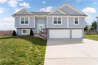 636 SW Gateway Ct, Grain Valley, MO 64029