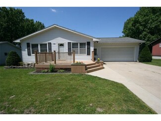 132 Country Club Rd, Williamsburg, IA 52361