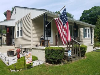 1560 S Delaware Dr, Easton, PA 18042