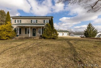 359 26th St, Otsego, MI 49078