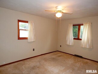 105 12th Ave, de Witt, IA 52742