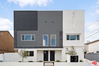 6941 1/2 Simpson Ave, Los Angeles, CA 91605