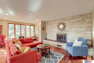 1120 Eastridge Dr, Lincoln, NE 68510