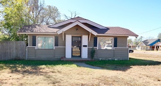 1109 W 9th St, Plainview, TX 79072
