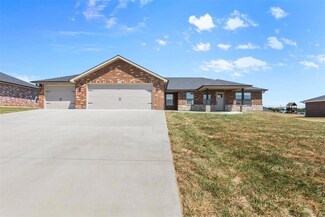 752 W Deerwood Dr, Jackson, MO 63755