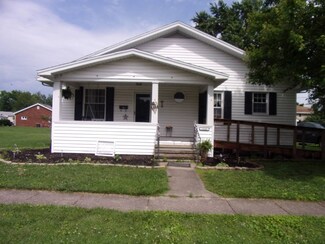 114 N Hammond St, Roodhouse, IL 62082